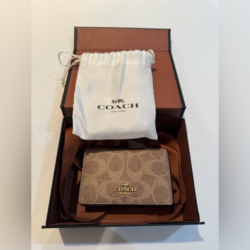 Coach Signature Canvas Card Wallet